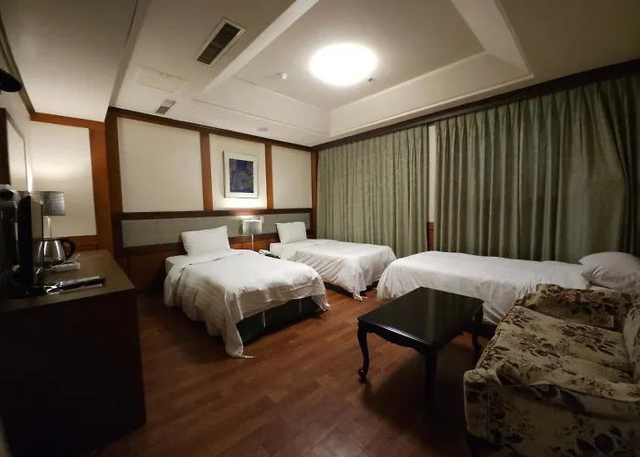 Insadong Crown Hotel