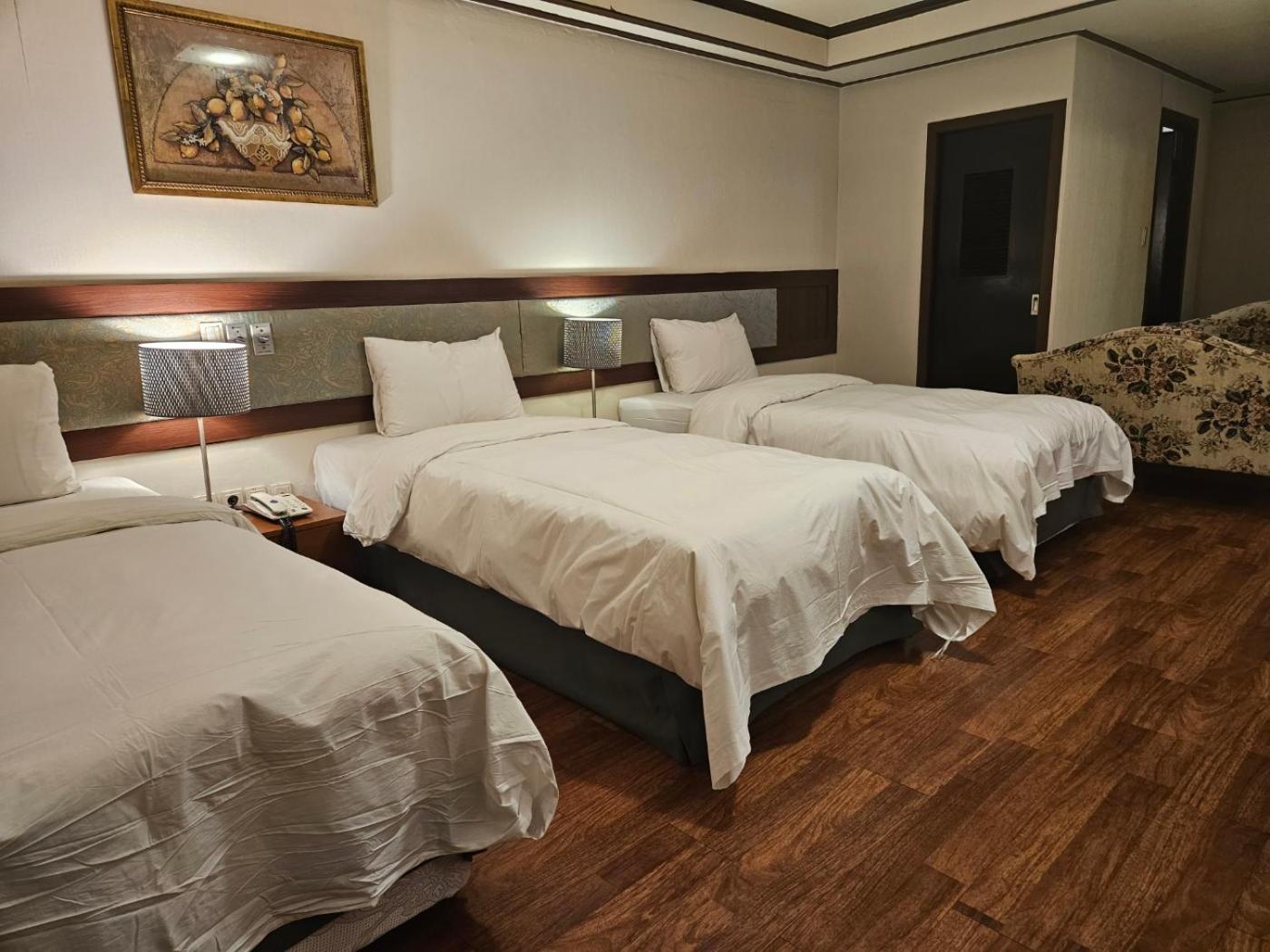 โรงแรม Insadong Crown 3*