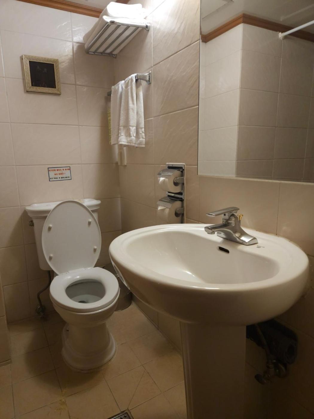 โรงแรม Insadong Crown 3*