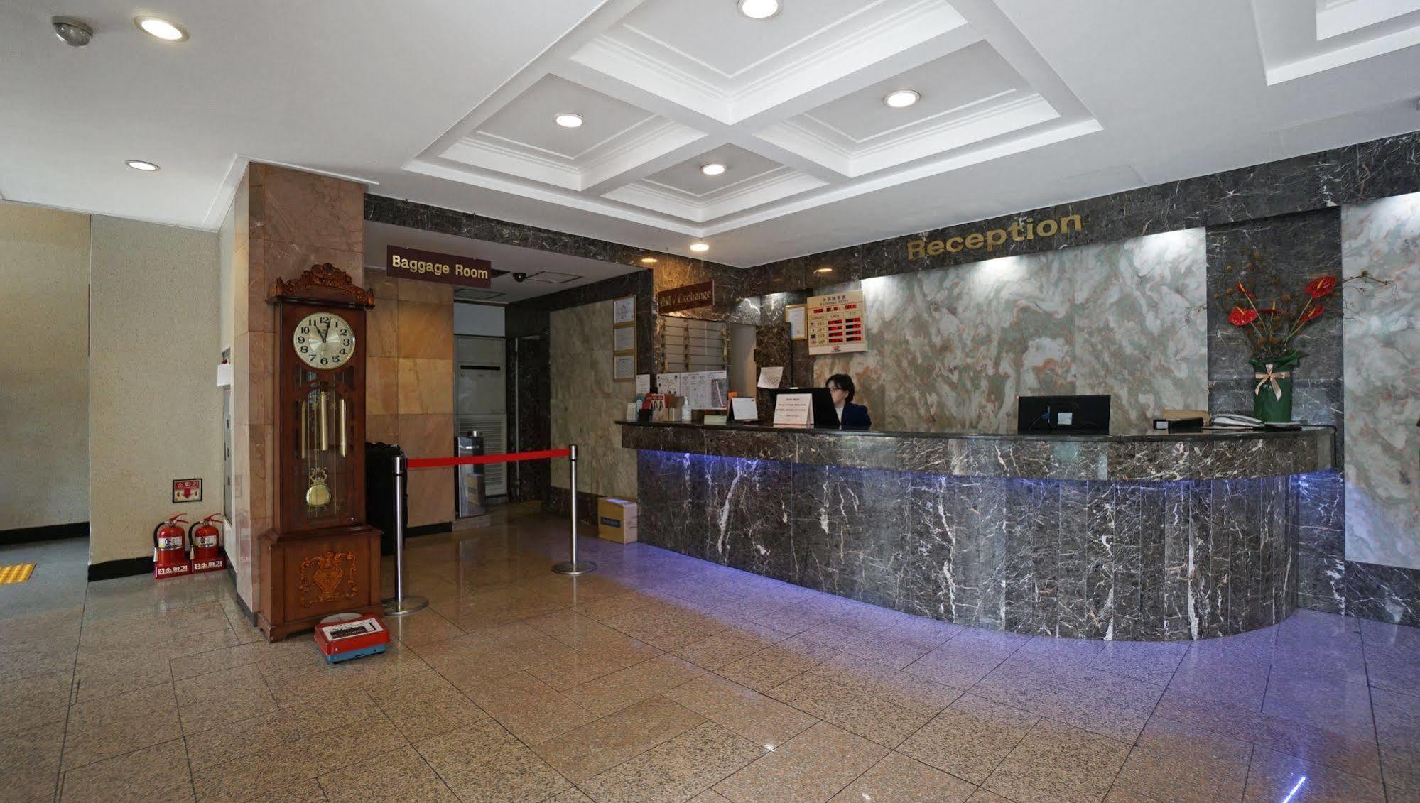 โรงแรม Insadong Crown
