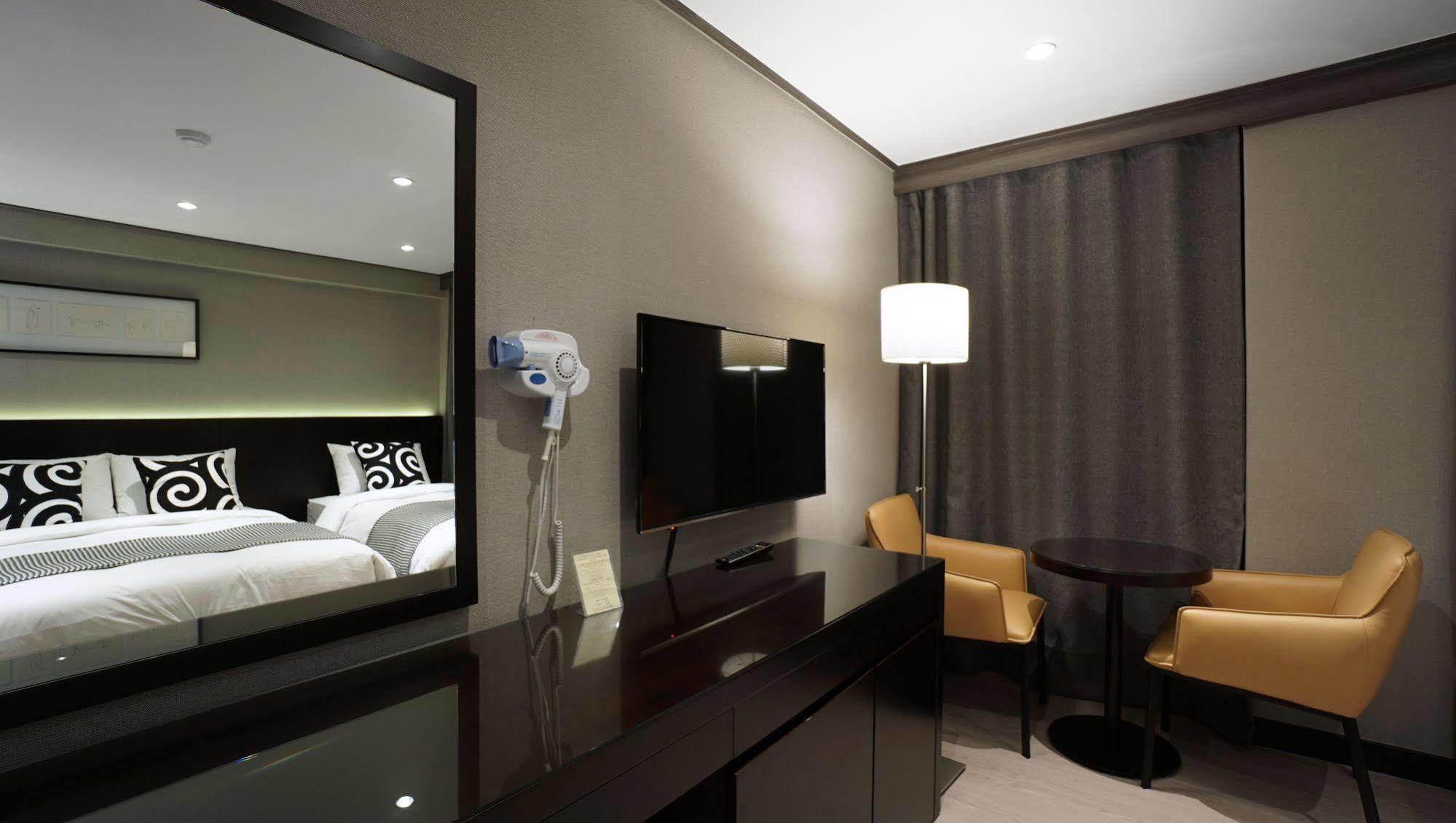 Insadong Crown โรงแรม 3*
